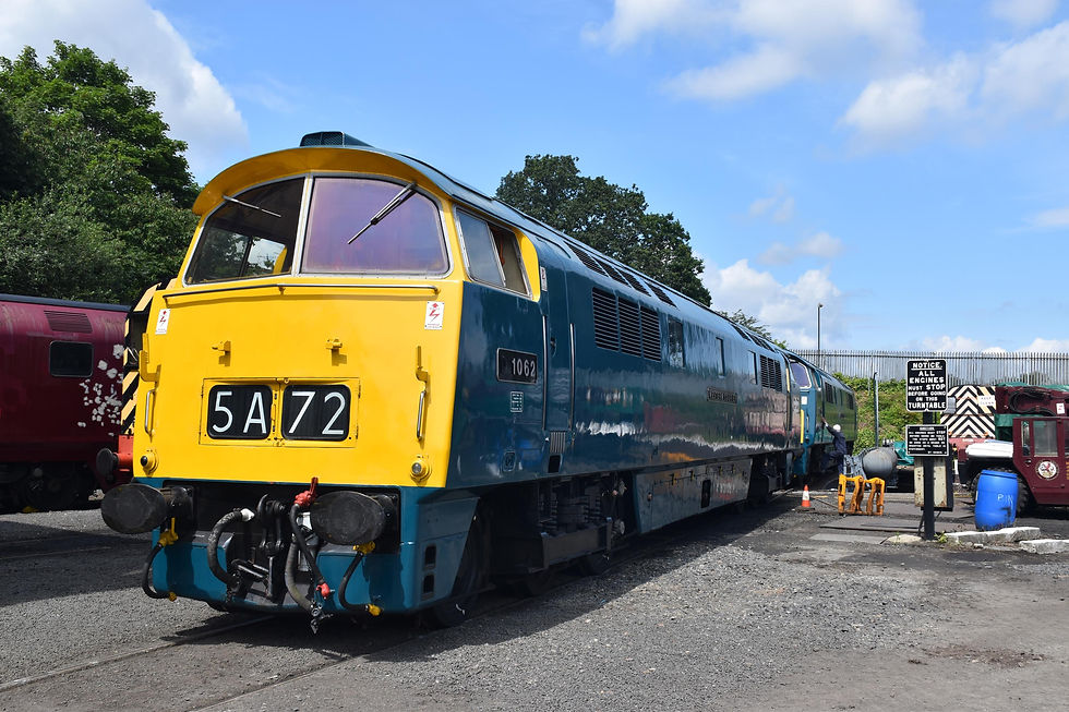 D1062 Western Courier and D1015 Western Champion