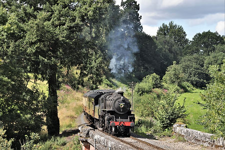 43106 approaches Oldbury Viaduct on August 6th 2023. Keith Wilkinson.jpg