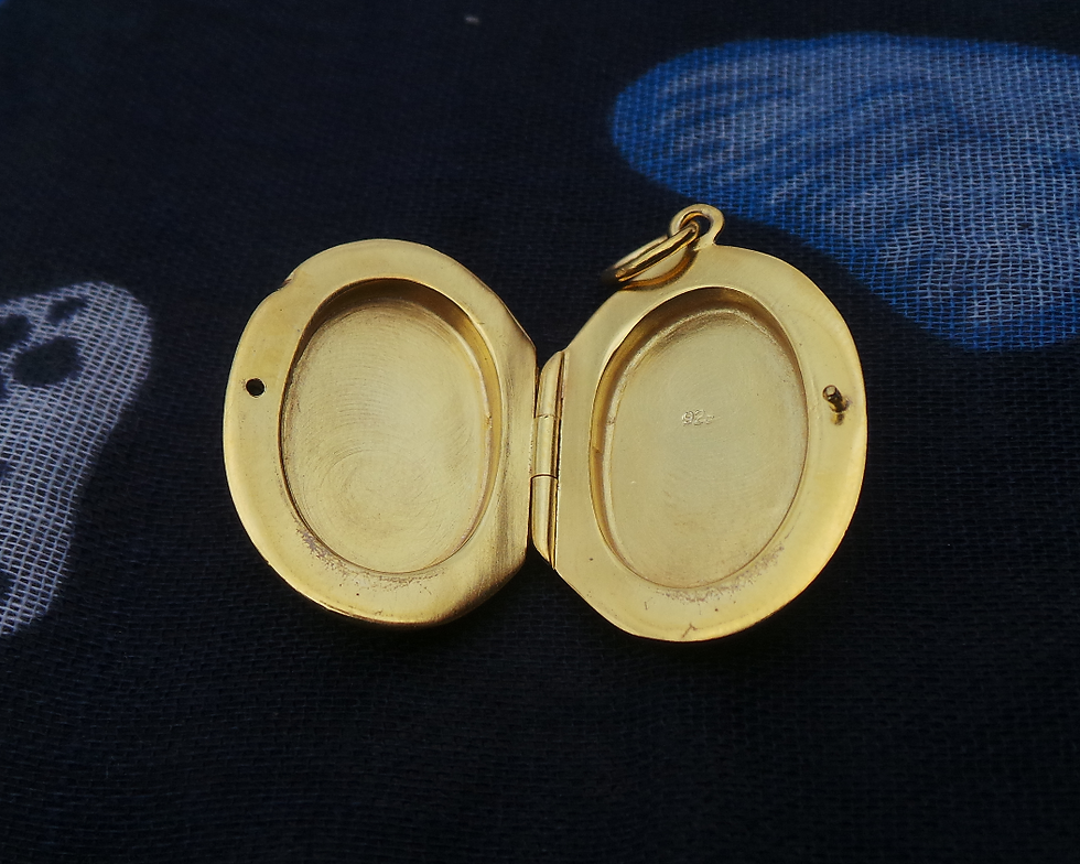 Thumbnail: Vintage Oval Locket with Garnet Stone