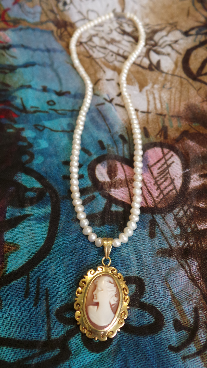 Thumbnail: Vintage Cameo Shell Pendant