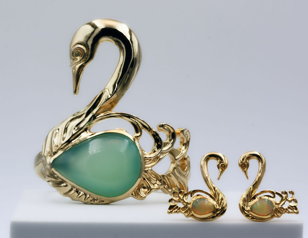 Thumbnail: Enchanted Swan Bracelet