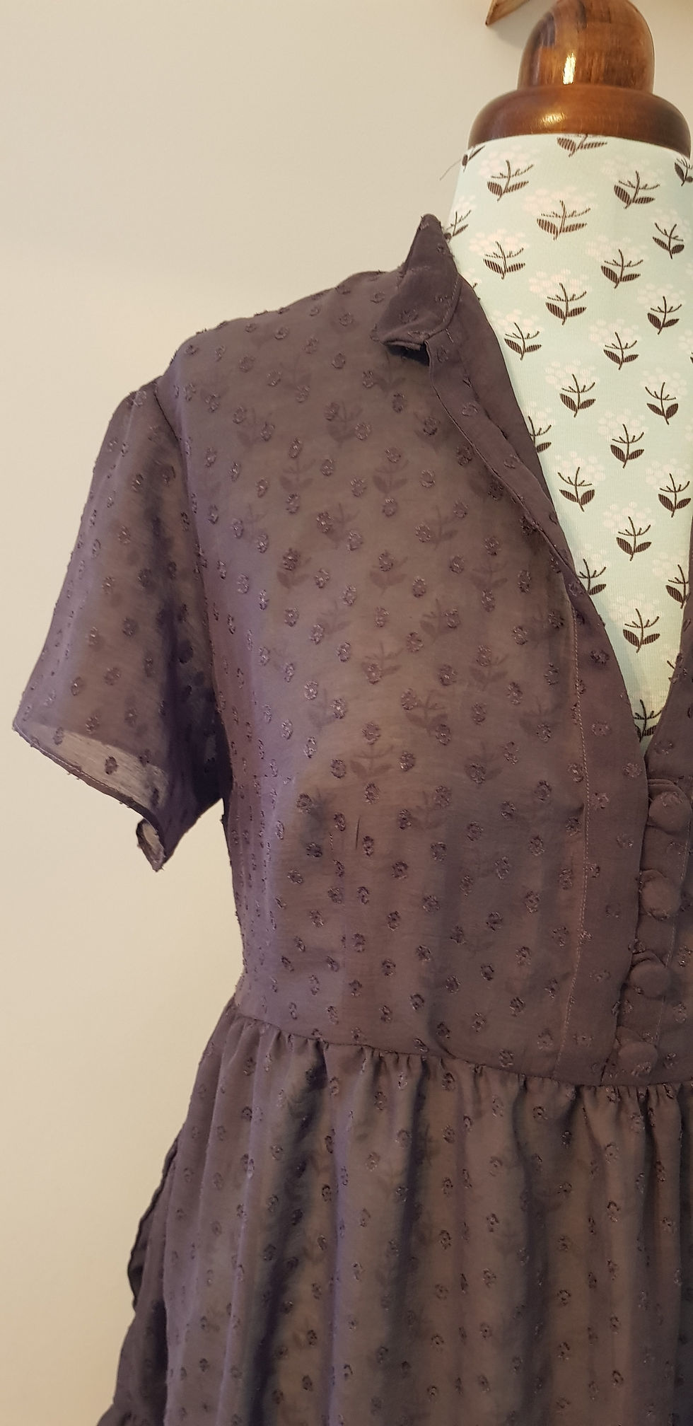 Thumbnail: Grey polka dot dress sleeve