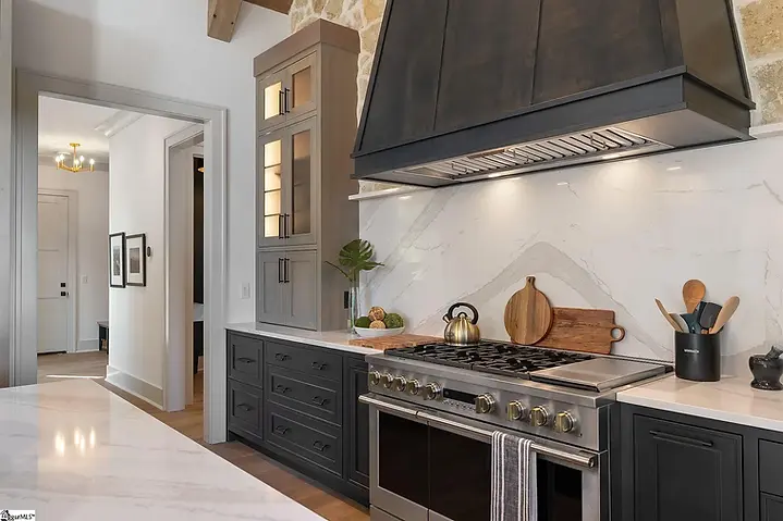Kitchen - Cabinetry by Trusted Tradesmen & Co.