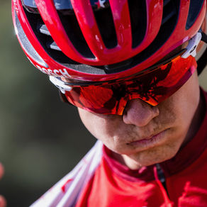 Lukas Dennda mit Helm und Brille