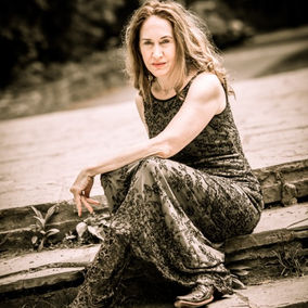INTERVIEW: Renowned Author CYNTHIA ROBINSON Chats About New Book "Birds of Wonder!"