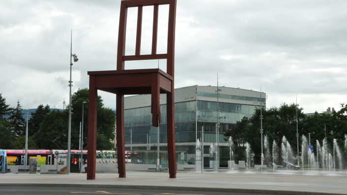 A cadeira que fica de pé