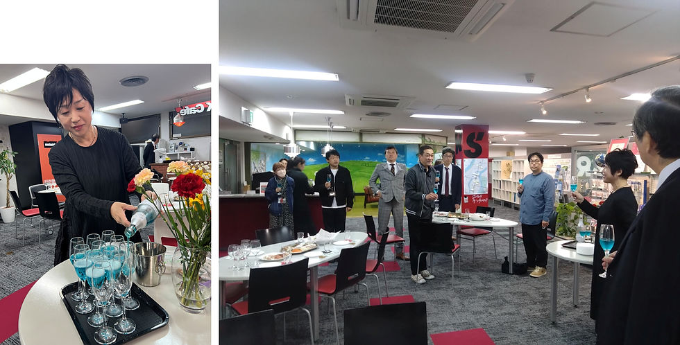 差し入れでいただいた青いスパークリングワインで乾杯♪