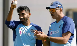 பும்ரா தனி ஒருவராக போராடுகிறார்- ரவிசாஸ்திரி பாராட்டு