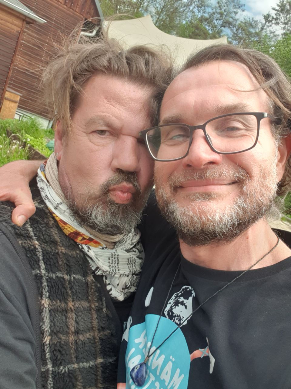 Thomas Kästner und Sven István Kovács beim Männerfestival Chemnitz 2026 auf dem Festivalgelände.