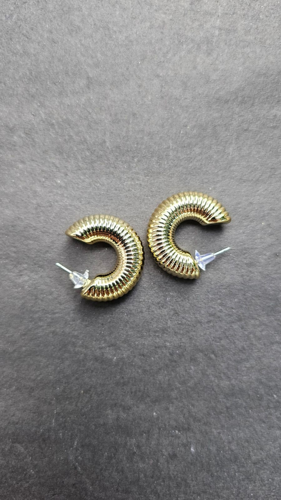 थंबनेल: Concentric circle design Trendy Golden Hoops