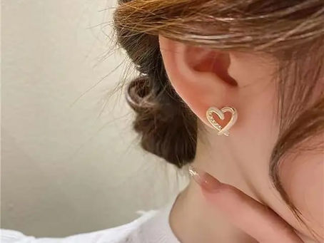 Why Small Earrings Are Perfect: No Pain, No Tangles, All-Day Comfort
