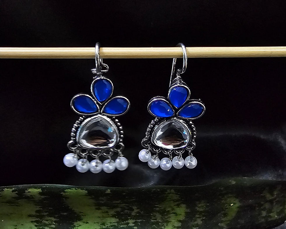 थंबनेल: ree by ritu oxidized earring Inward leaf design