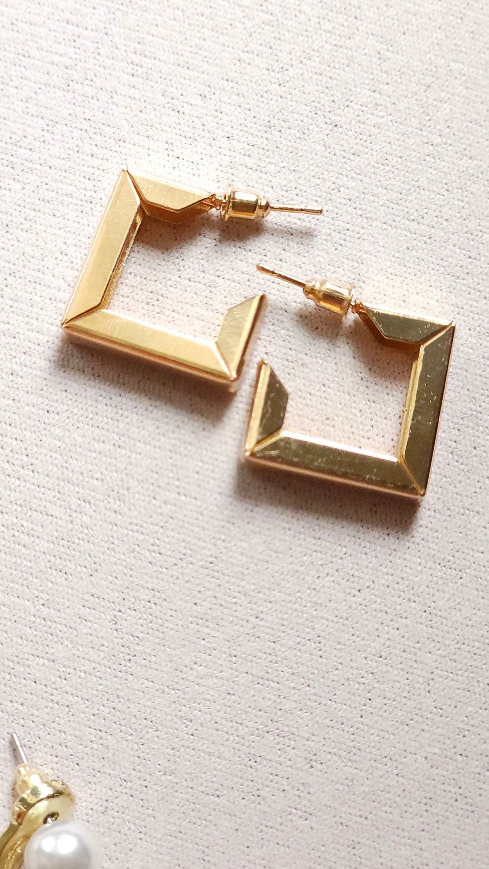 Thumbnail: Trendy Triangular Hoop Earrings
