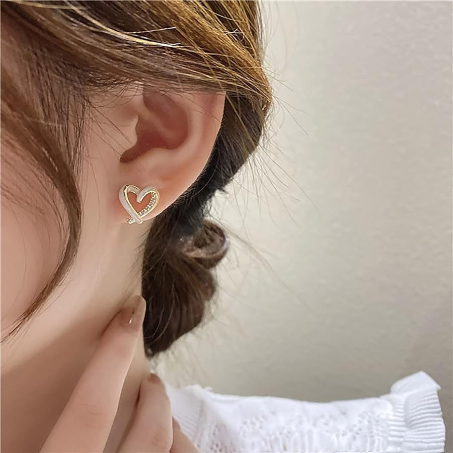 थंबनेल: Heart Shaped Crystal Stud Earrings