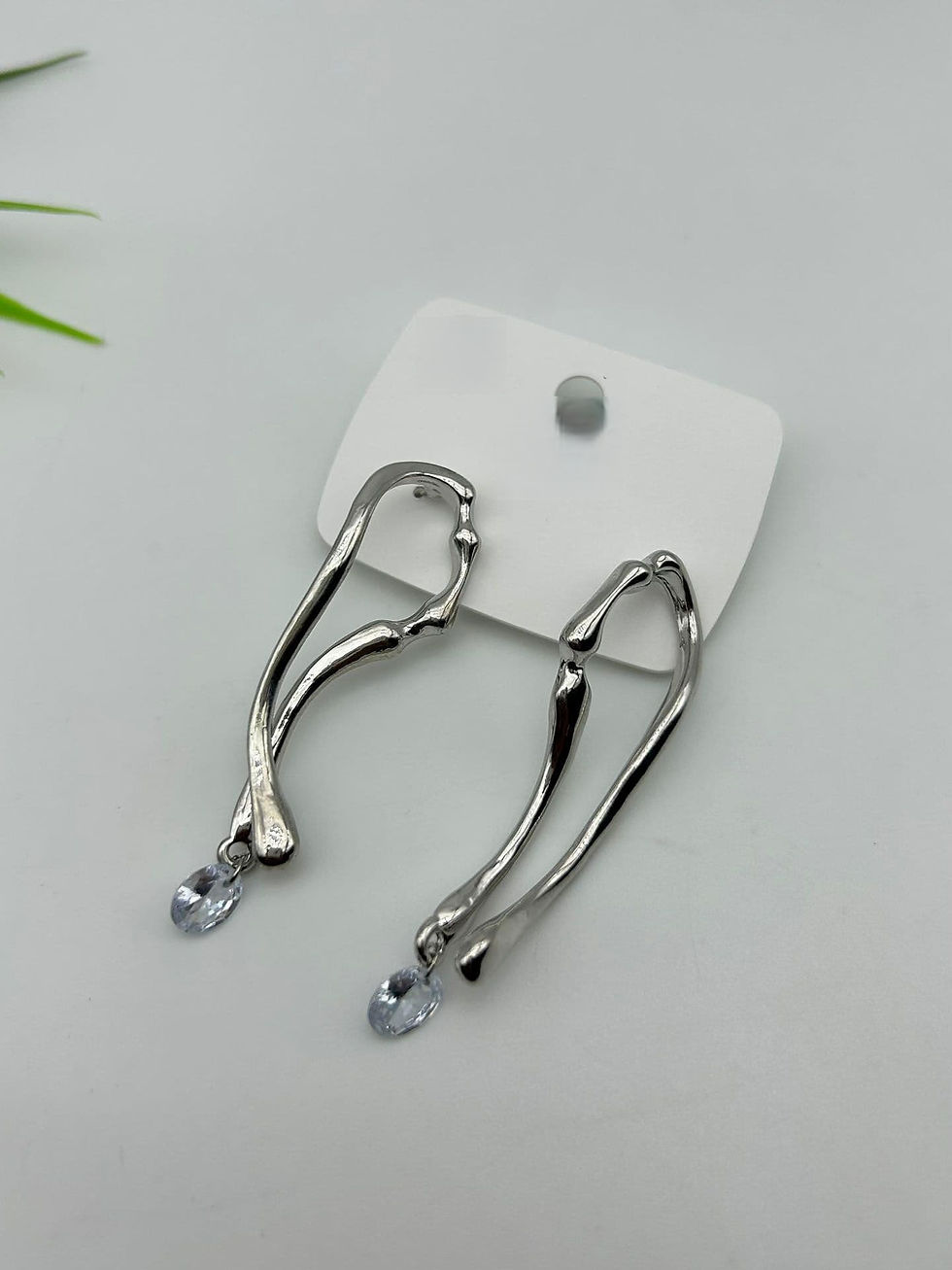 थंबनेल: Anti Tarnish Silver Trendy Drop Earrings