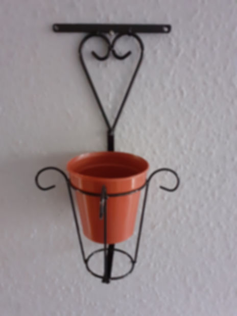 Wall Mounted Heart Feature 4" Plant Pot Holder in Black.