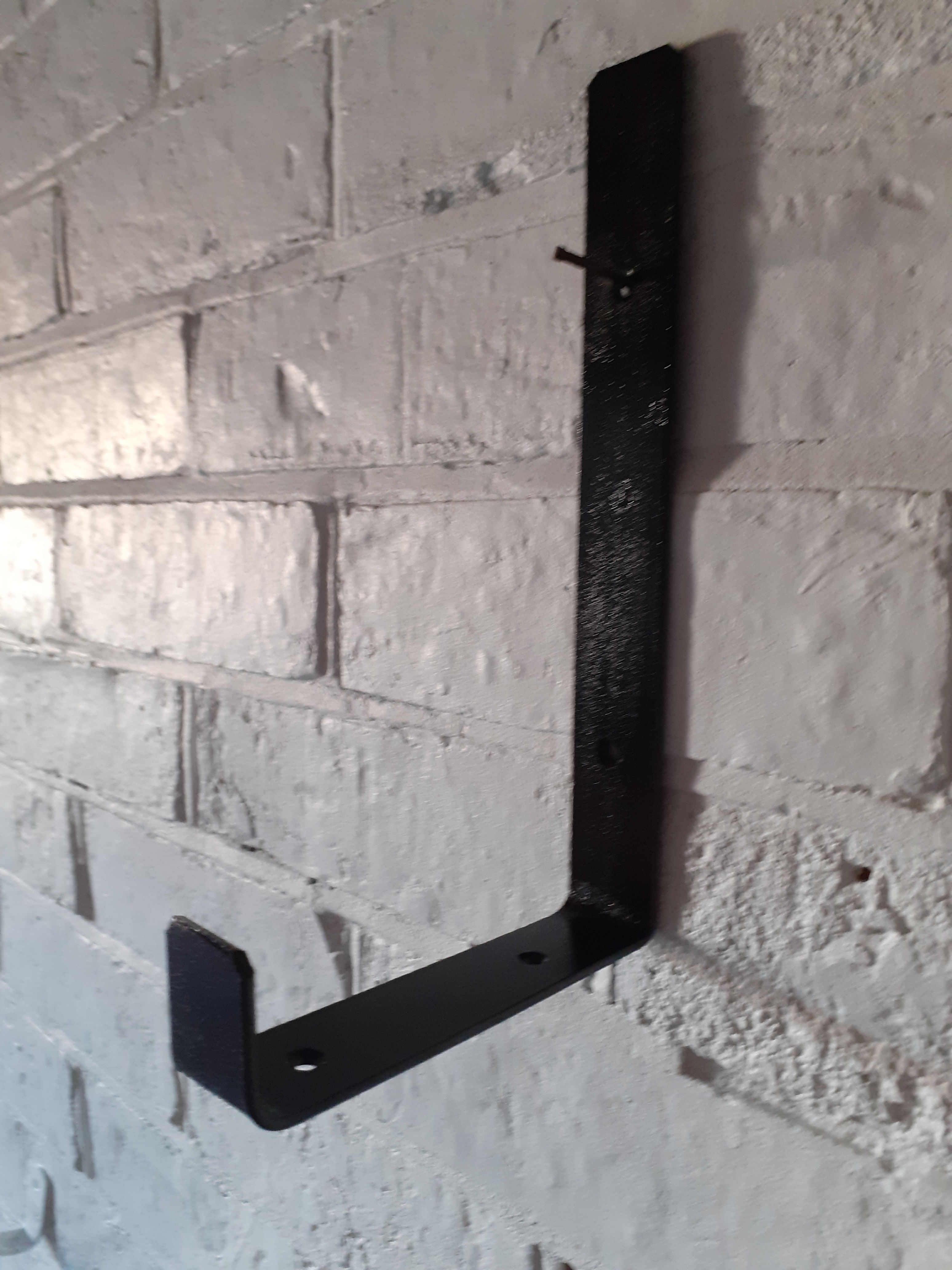 2x Heavy Duty Shelf / Scaffold Board Brackets 9" High x 4.5" Width in Black.