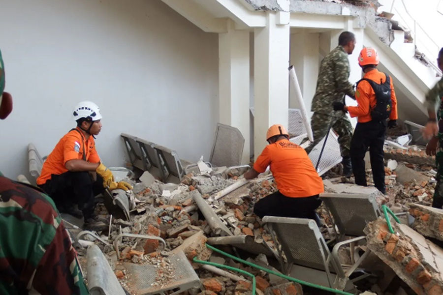 JNHOJE - Terremoto de magnitude 7,7 deixa dezenas de mortos na Indonésia
