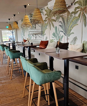 Barområde beachrestaurang palmtapet