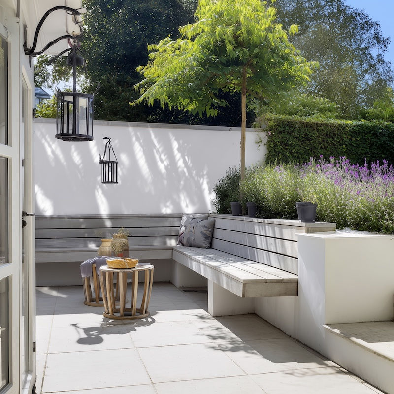 Inred utemiljöer 2026 – trender, utemöbler och detaljer som lyfter din uteplats