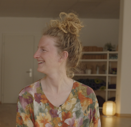 CAMILLE EN PLUS LARGE_1.10.1.png