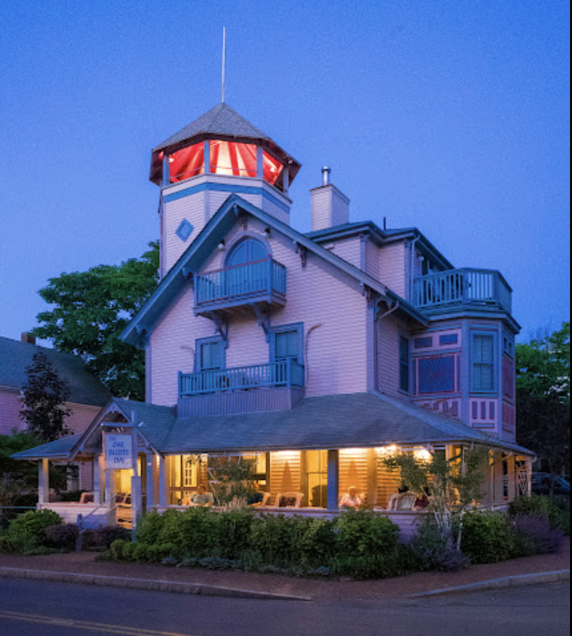 THE OAK BLUFFS INN