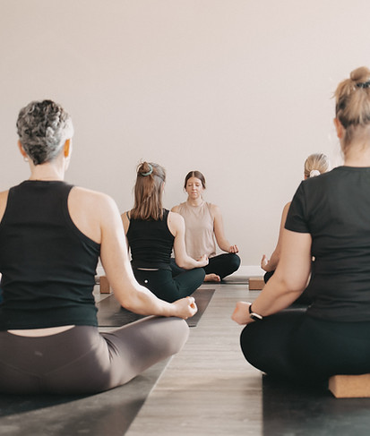 Volle Yogaklasse