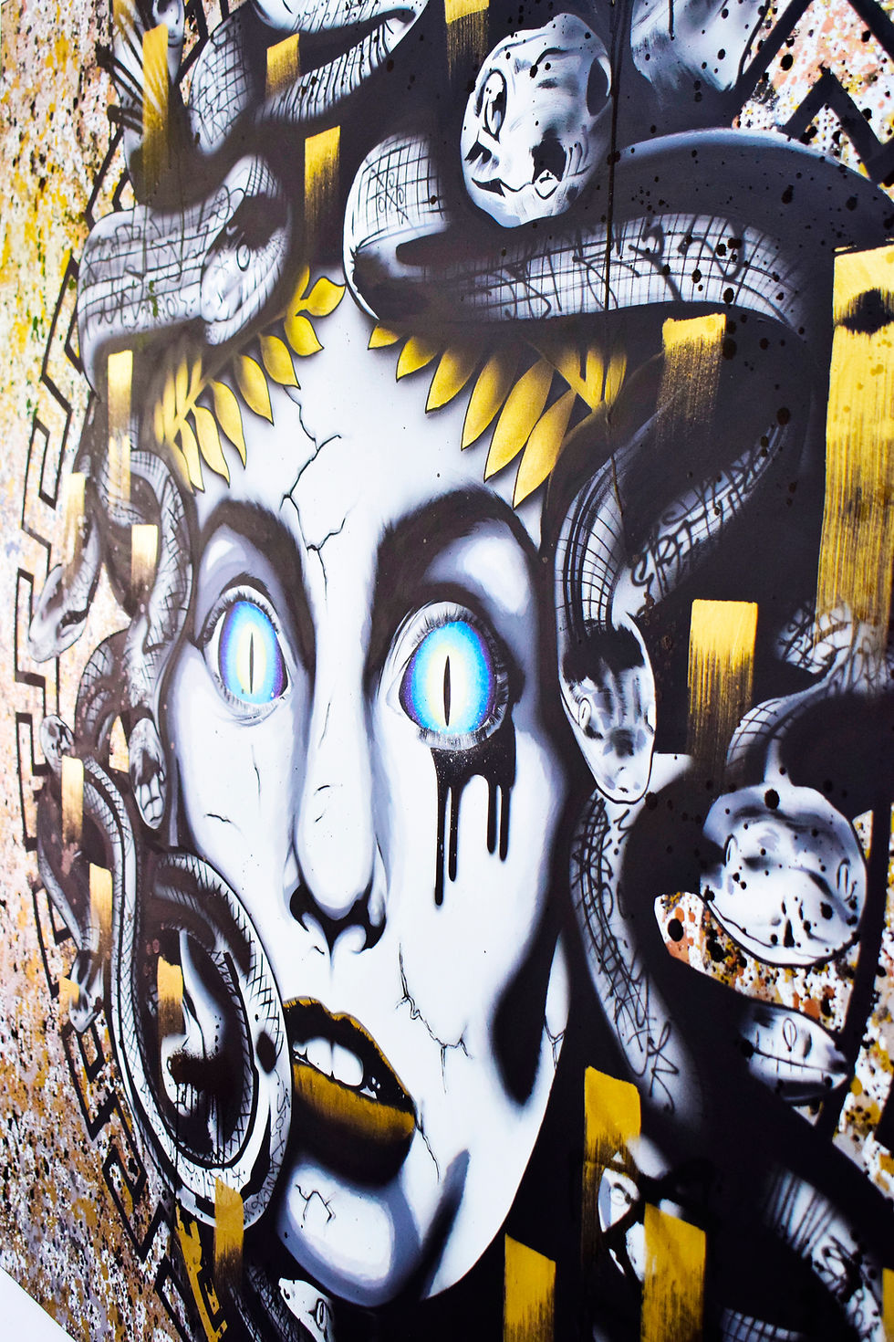 Miniature : Tableau Medusa street art femme serpent, mélange d’art urbain, graffiti et peinture contemporaine. Portrait abstrait