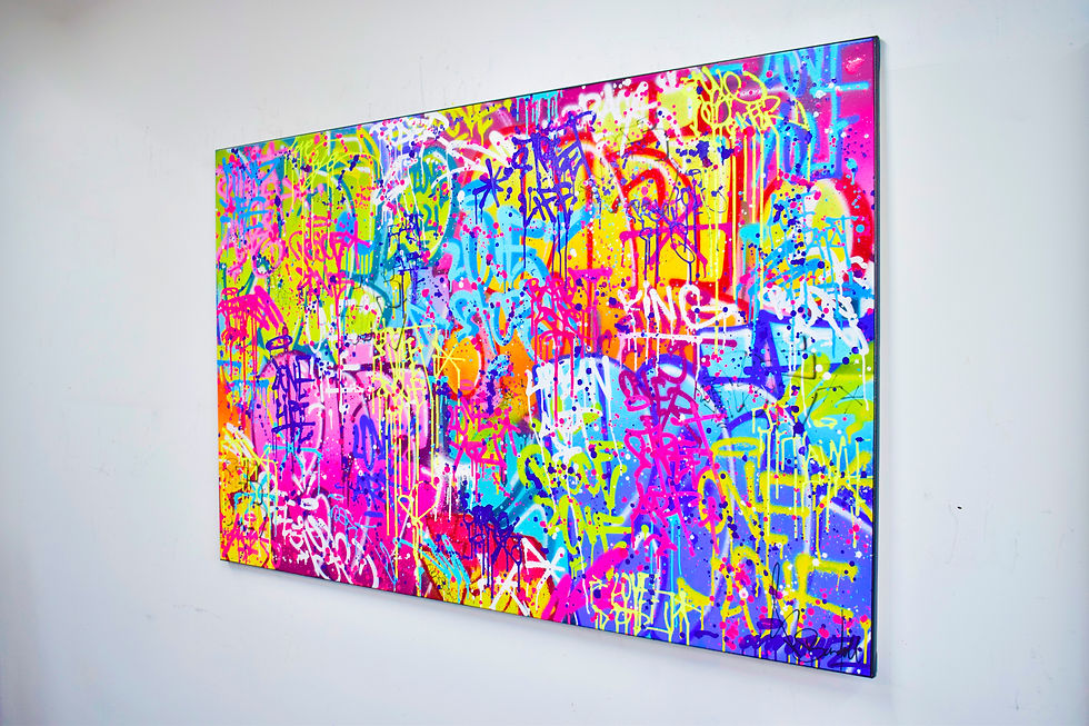 Miniature : Cadre tagué multicolore design "Over". Peinture Banksy contemporaine pour déco intérieur moderne et salon XXL.