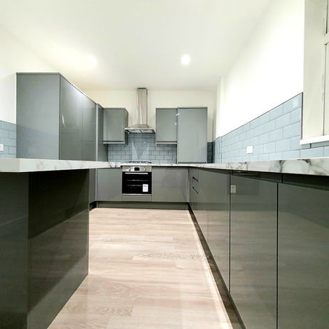 Modern kitchen installation and fitting by Corsol