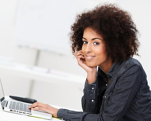 Frau mit Laptop