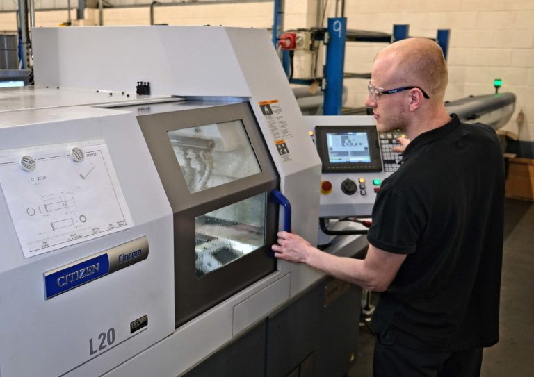 Sliding head lathe