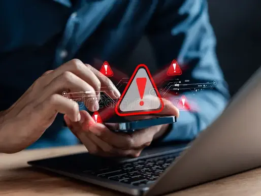 Candado digital y código binario sobre un fondo azul oscuro, que representan una amenaza de seguridad informática.