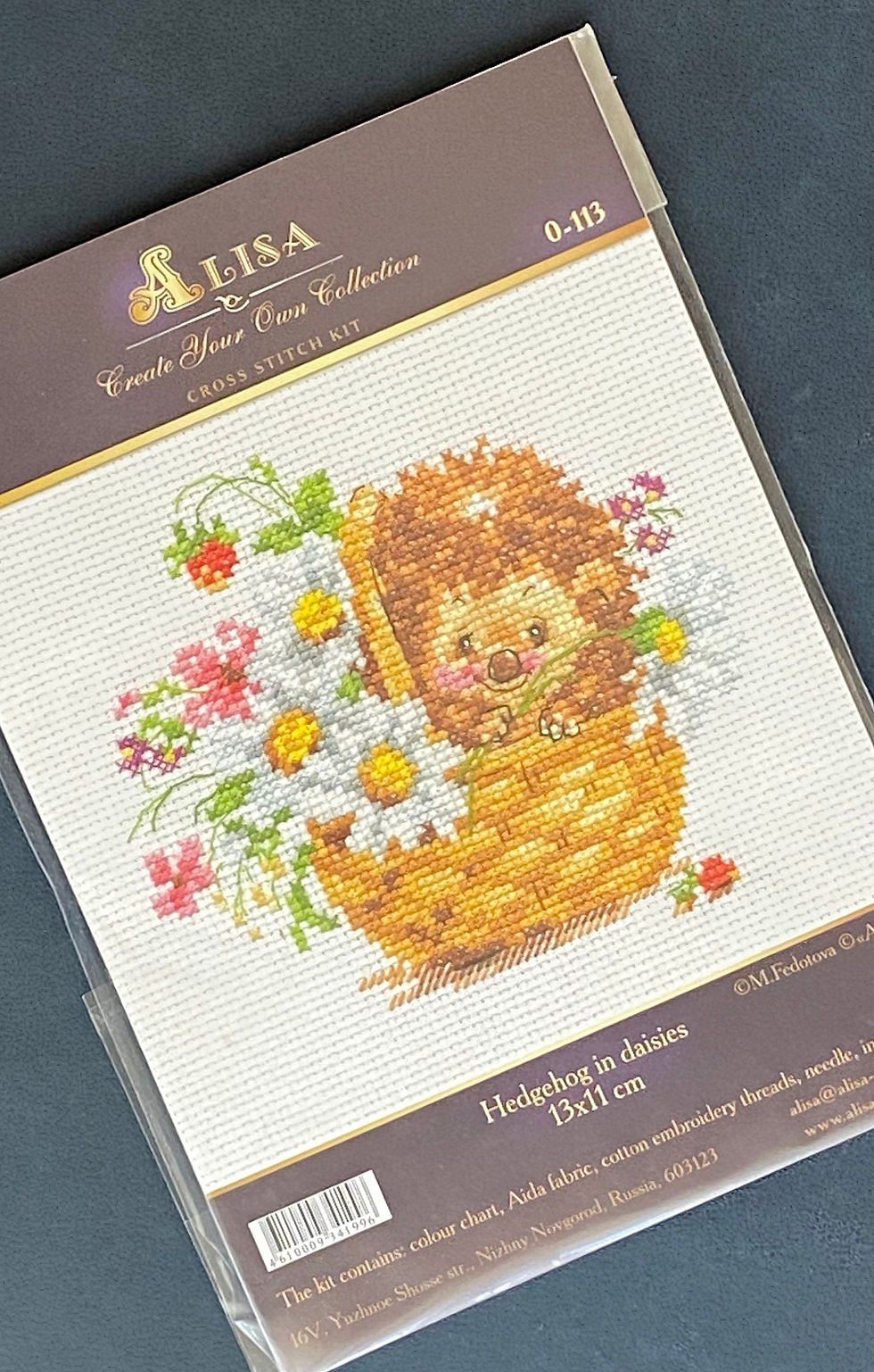 Thumbnail: Alisa / HEDGEHOG IN DAISIES, 13x11 cm,  0-113 / Cross Stitch Kit