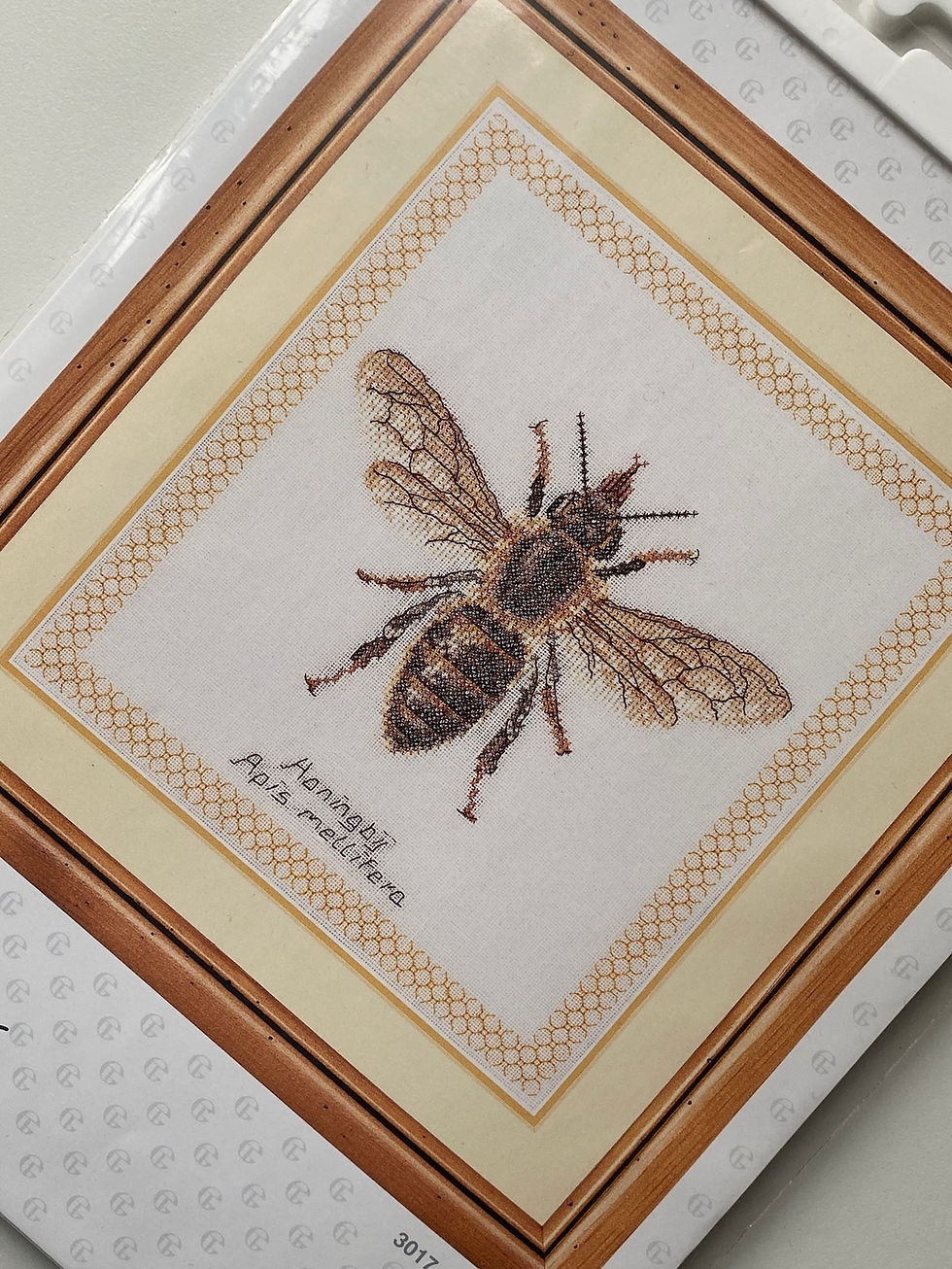 Thumbnail: Thea Gouverneur / 3017 Honey Bee / Cross Stitch Kit
