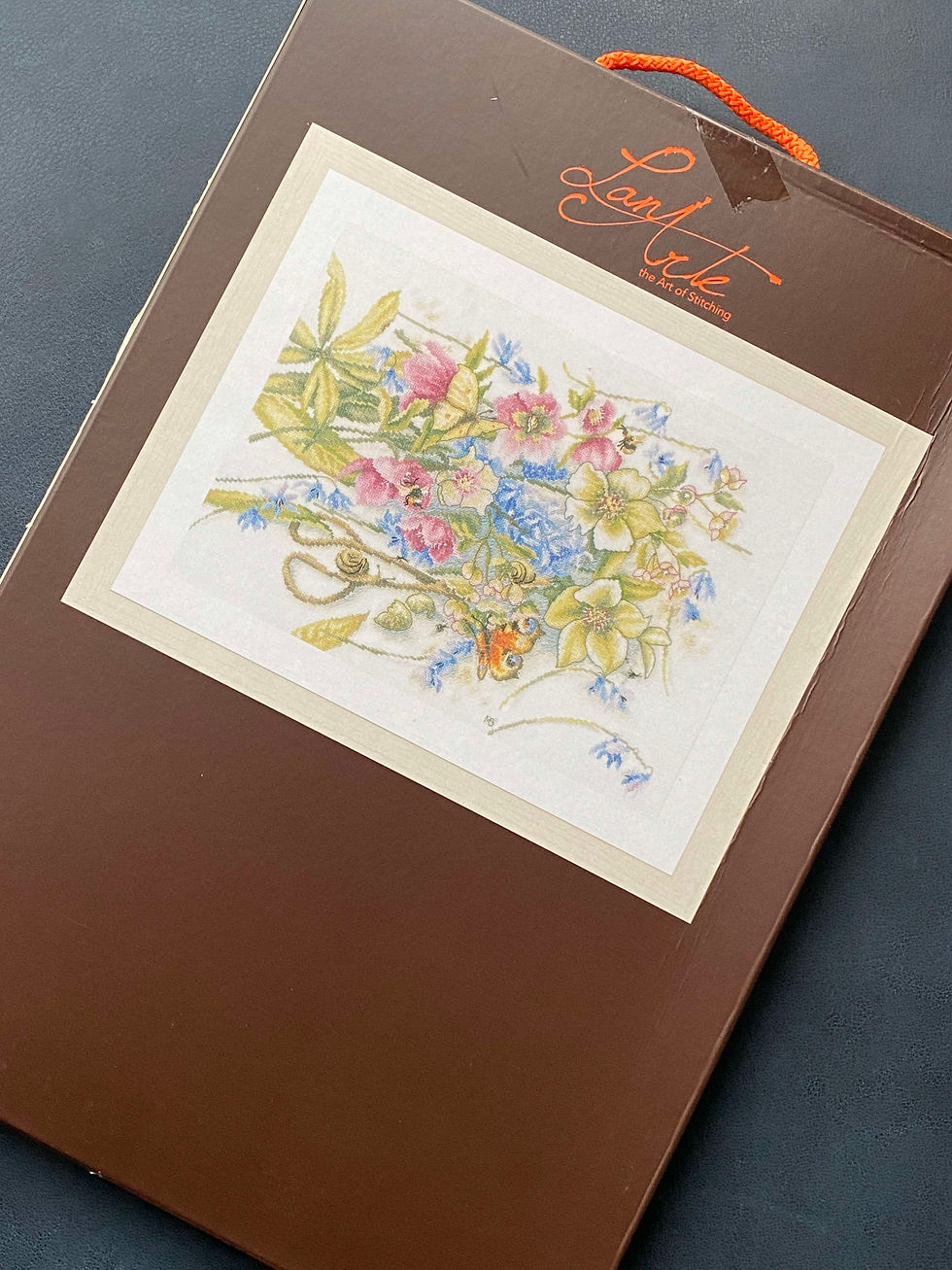 Thumbnail: LanArte/PN-0186136 Meeting around Helleborus ©Marjolein Bastin/Cross Stitch Kit