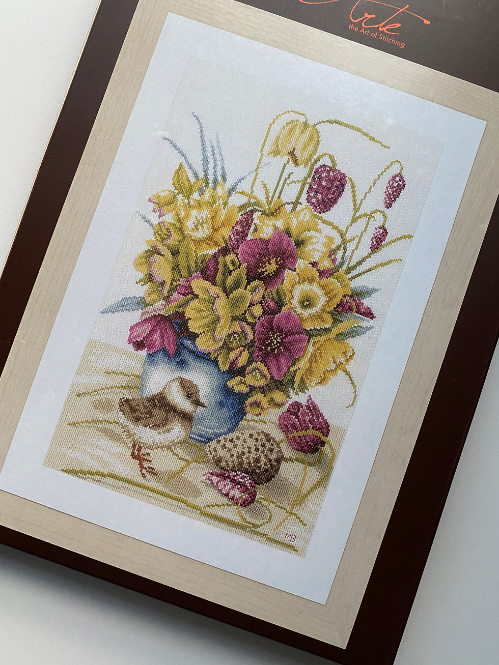 Thumbnail: LanArte (the Art of Stitching) / PN-0169671 Flowers & Lapwing by ©Marjolein Bast