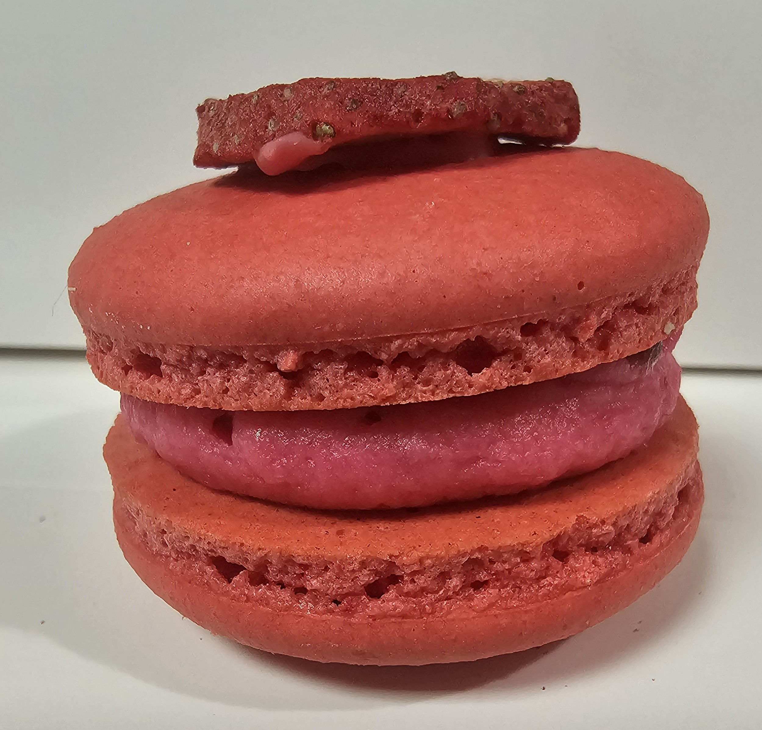 StrawberryCrème Macarons