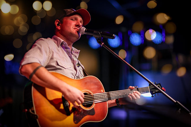 Dustin Saylor California Country Singer-Songwrtier performing live with acoustic guitar 