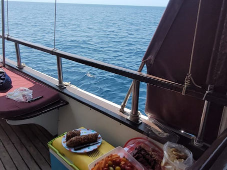 DEJEUNER/diner À BORD du bateau