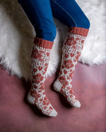 Pitkät kirjoneulevillasukat