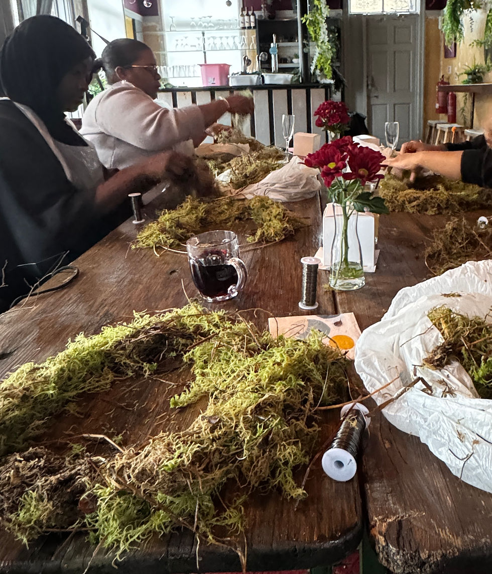 Piki Blooms - SiP & MaKe - Make Your Own Christmas Wreath