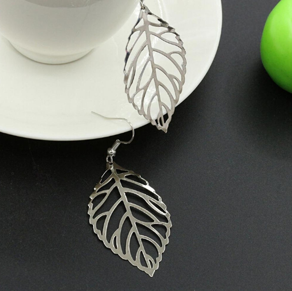 Thumbnail: Vintage Metal Leaf Earrings 