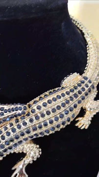 Thumbnail: Exaggerated Crocodile Choker