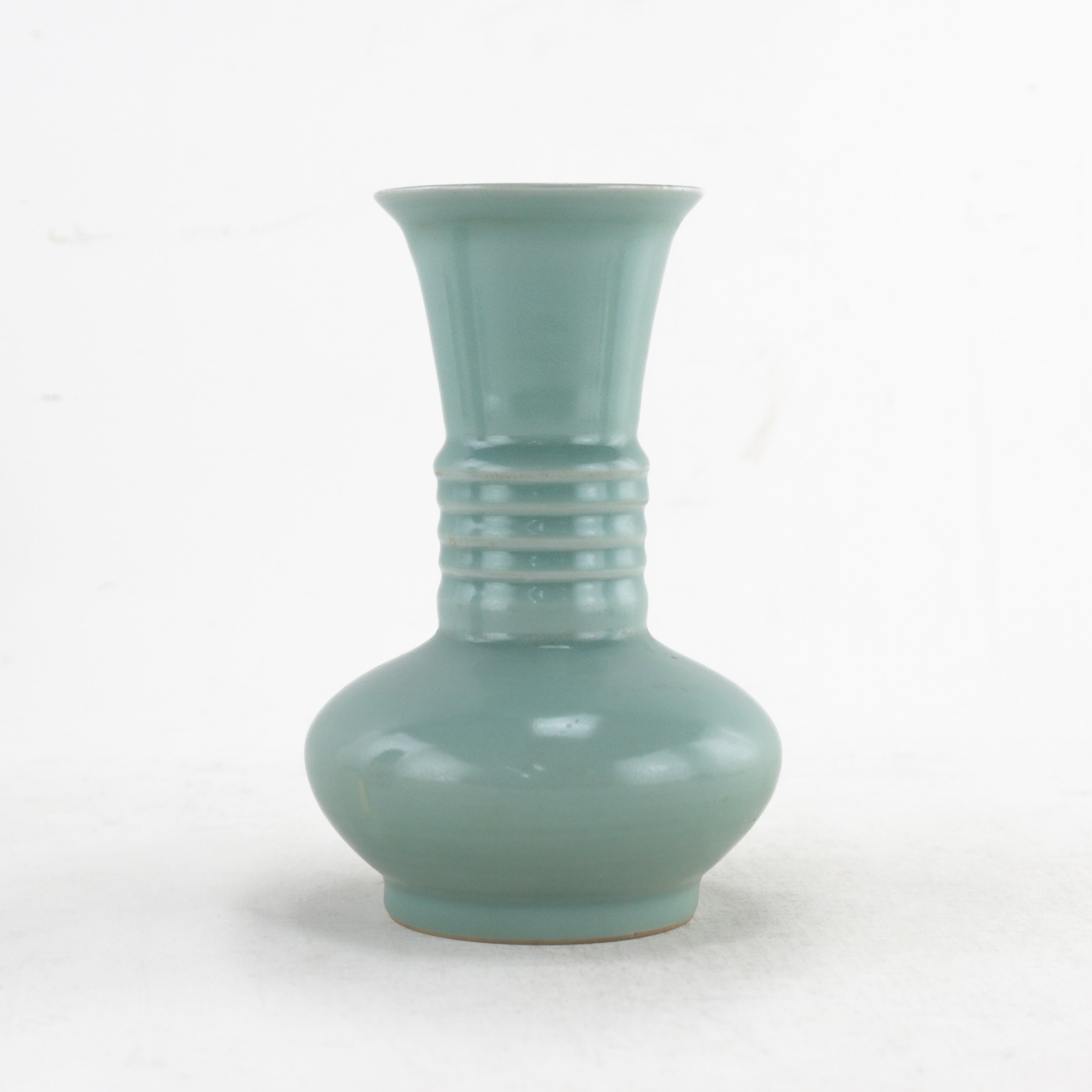 Southern Song Dynasty Longquan Kiln Celadon Glaze String Pattern Vase