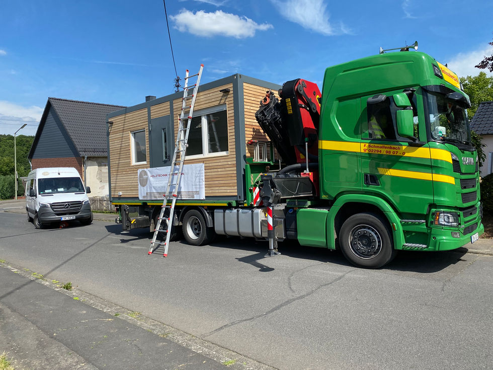Gartenhaus auf Transporter mit Holztechnik Neumann Werbung