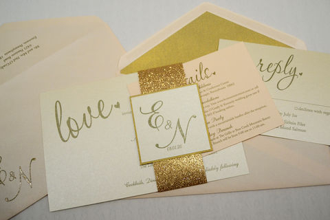 Contemporary
Contemporary wedding invitations for sophisticated celebrations

Contemporary colors, lettering and motifs
Add decorative papercraft, paper layering, dramatic folds and more
Classy and sophisticated style
Includes one-of-a-kind handmade envelopes