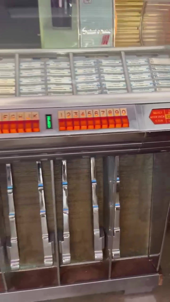 Thumbnail: 1456 Seeburg R