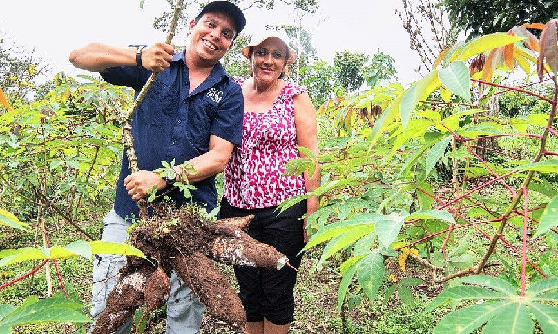 costa rica locals smile