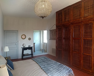Chambres d'Hôtes située à Lambesc, Le Mas de Camejean est situéeau coeur de la Provence, proche du Luberon et d'Aix en Provence. Mas De Camejean, Chambres d'Hôtes avec piscine, Lambesc, Provence.